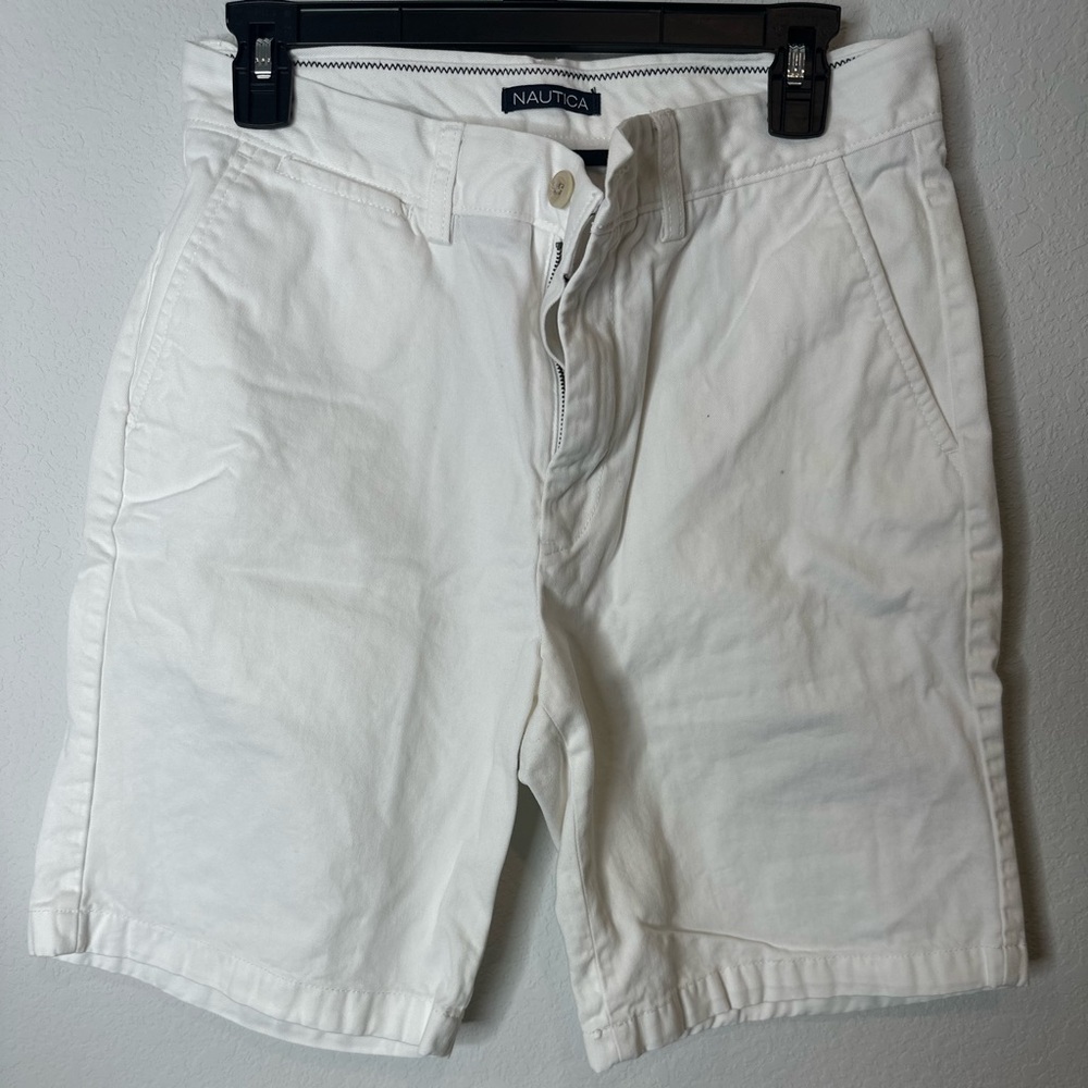 Men’s nautical white shorts. Size 30W.